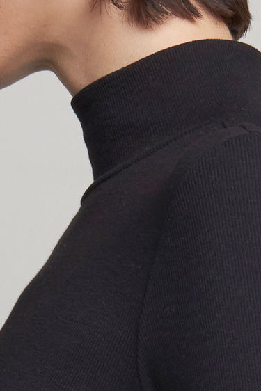 HELMS TURTLENECK TOP