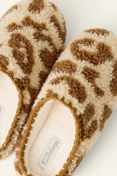 BONITA DREAMS CHEETAH FLEECE SLIPPERS.