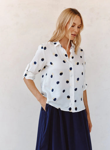 CLEAN SPLIT BACK BUTTON DOWN