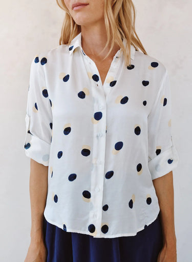 CLEAN SPLIT BACK BUTTON DOWN