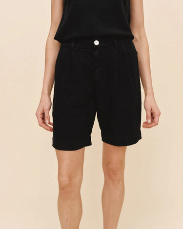 PLEATED BERMUDA