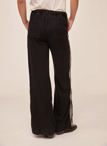 SIDE STRIPE WIDE LEG PANTS